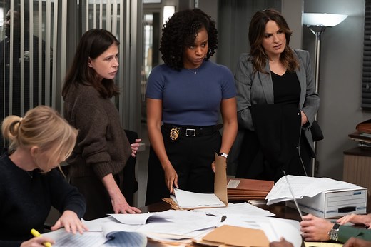 Benson and Brady Call for All Hands on Deck in Explosive Law & Order Crossover Trailer