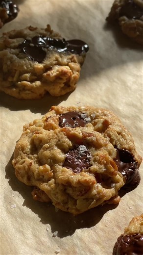 Delicious Brown Butter Date & Oat Chocolate Chip Cookies Recipe