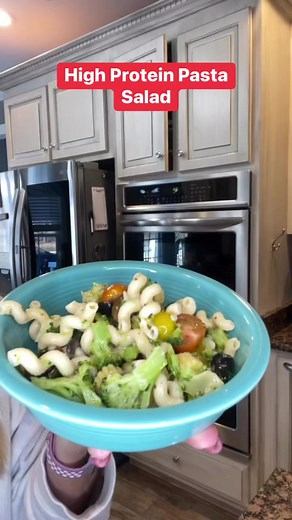 Healthy and fast diabetic friendly recipe! High protein pasta salad is packed with protein, fiber and lots of beautiful vegetables #quickmeals #healthychoices #salads #Recipes #diabeticdiet #cleaneating | Diabetic Health and Wellness