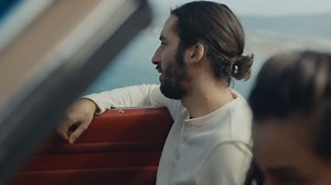 Lomepal balance le clip poignant de “Trop beau” !