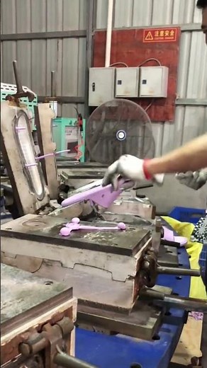 The PVC Injection Molding Process for Slides Sandals