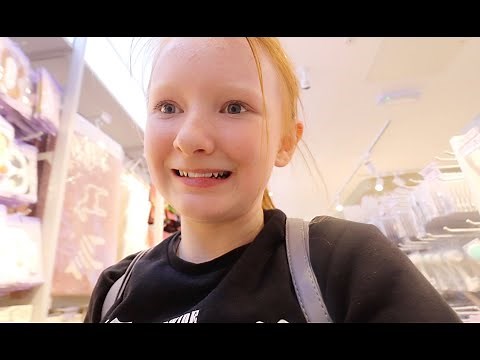 10 & 12 YEAR OLDS FIRST TIME SHOPPING IN A MALL ON THEIR OWN!