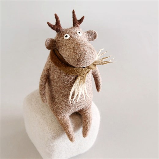 Yuliya Kosata Felted Art | Here’s a tutorial I’ve created on how to make a little wool deer using wet felting with some needle-felting details. This project is great... | Instagram