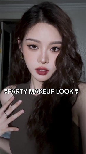 Party Makeup Look Tutorial for a Clean Girls' Party