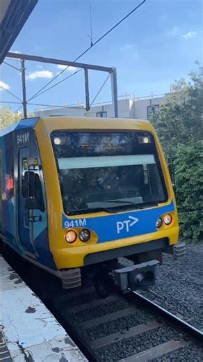 Metro X'Trapolis Arriving at Hawthorn Station to Blackburn #metrotrainsmelbourne #metrotrains #train
