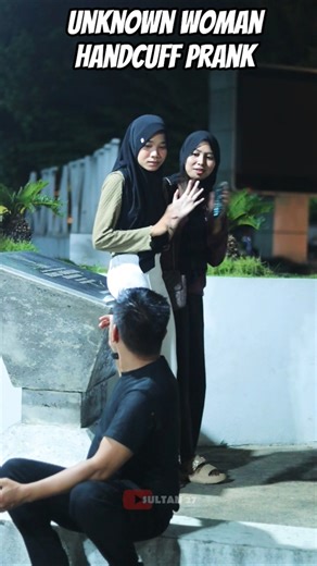 Unknown woman handcuff prank #sultan2 #prank #lucu #comedy #funny