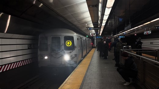 R46 (Q) train arriving Lexington Av - 63 St