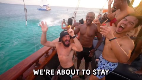 We stayed overnight on a real pirate ship 🇦🇼