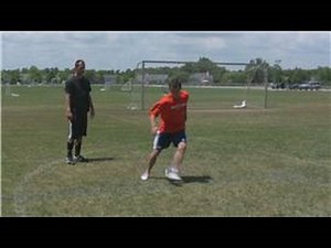 Soccer Skills : Soccer Skills : Roll & Scissor Dribbling Move