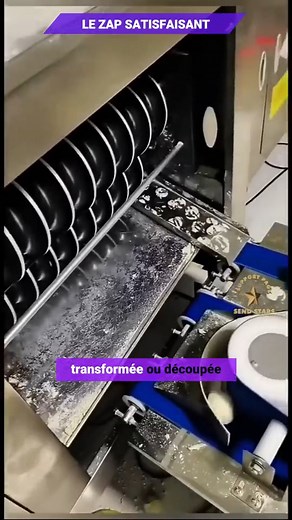 Fabrication de Pain : Du Pétrissage à la Cuisson en Boulangerie Explorez le processus de fabrication de pain à grande échelle dans une boulangerie, où la pâte est soigneusement pétrie, découpée en formes sphériques, puis fermentée avant d'être cuite à la perfection. Ce processus, mené dans un environnement structuré, met en valeur l'efficacité des machines et l'attention portée à chaque étape, de la pâte aux produits finis prêts à être stockés. #Boulangerie #FabricationDePain #Pâte #Cuisson #Bri