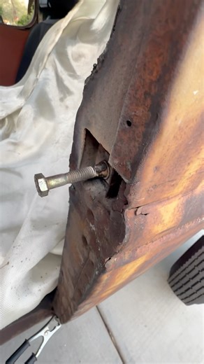 How to remove rust frozen screws. How I removed a rusted stripped screw from my model a ford