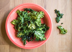 How to Make Kale Chips Right at Home