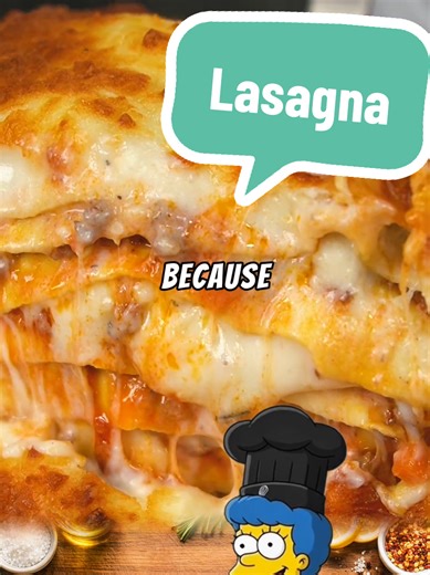 Ingredients ⬇️: ​Butter: 60g ​Flour: 60g ​Milk: 600g ​Salt: 4g ​White Pepper Powder: 1g ​Nutmeg Powder: 0.5g ​Parmesan Cheese: 20g ​Tomato Meat Sauce (Bolognese): As needed ​Mozzarella Cheese: 300g ​Dry Lasagna Sheets: 1 box (No-boil) ​Instructions: ​Make the White Sauce (Béchamel): In a pan, melt the butter. Once melted, add the flour and stir-fry for a few minutes to cook the flour through. ​Add the Milk: While constantly whisking, gradually pour in the milk. Keep stirring and wait for the mix