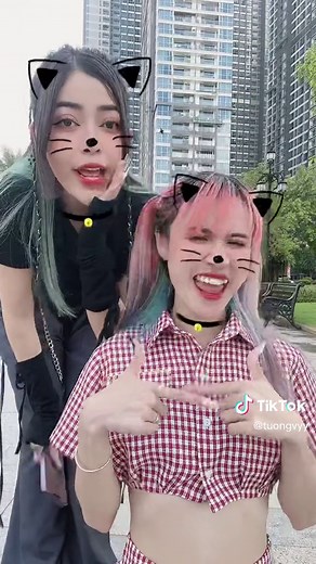 Linh Vy & Linh Barbie: Nhảy Vê Vê Năm 2018