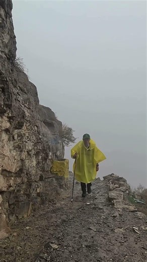 Solo Hiking AMSR, Footsteps Sounds, Rain Sound