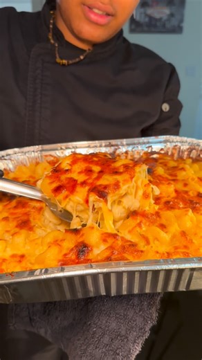 Chef Chardae Hudson on Instagram: "Food for the soul on New Year’s Eve 🤤 chefchardaehudson.com for bookings. On the menu: - pressure cooked Jamaican style oxtail - Cream of spinach stuffed catfish - Deep dish lasagna - Vegetable fried rice - Oven baked creamy mac and cheese - Sautéed asparagus - Strawberry cheese cakes - Red wine Spanish sangria #chef #lasvegaschef #privatechef #losangeleschef #newyears"