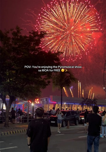 Imagine fireworks dancing to the rhythm of music under the Manila Bay skies 🌅 Happening every Saturday evening from Feb to March — watch until the end to know the schedule for this year’s pyromusical show. ☺️ #pyromusical