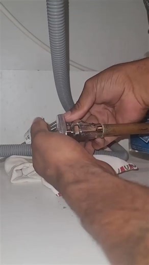 Quick replacement of the stem on this multi turn angle valve by brasscraft that was leaking. #construction #plumbing #hvac #plumbers #heating #plumber | Martin Sam | Facebook