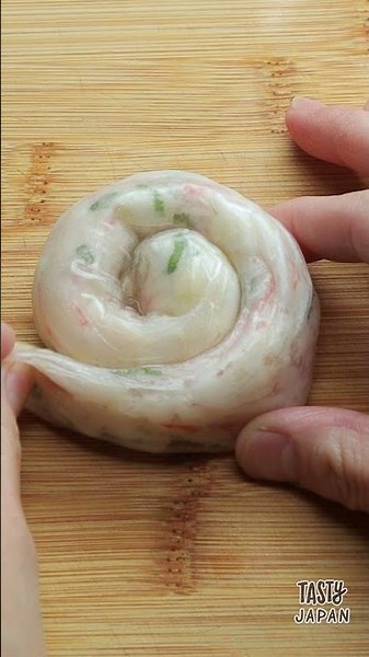 【ライスペーパー余らせてる人に朗報です】はんぺんとカニカマを巻いて焼くだけ！子ども爆食いの簡単おかずレシピ / Hanpen and Cheese Rice Paper Spiral Bake