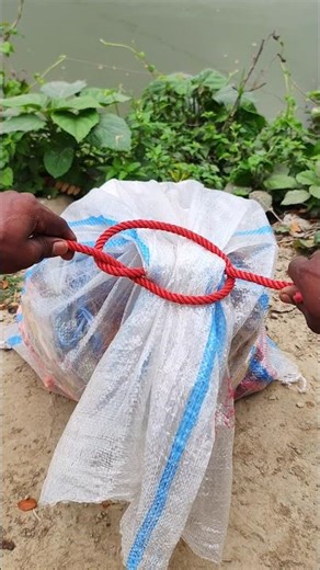 Knot Of Rope Connected With The Sack in A Truly Tangible Way!