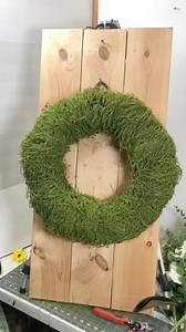 Magnolias are a favorite of mine to use during the spring and summer months! What is your favorite flower during the spring and summer? Here’s a oval moss base that I found! Moss bases are hard to find, but Kelea has some in stock! 🤗🤗🤗 https://www.keleas.com/product/moss-oval-wreaths/?aff=88 | Designs by Jordan