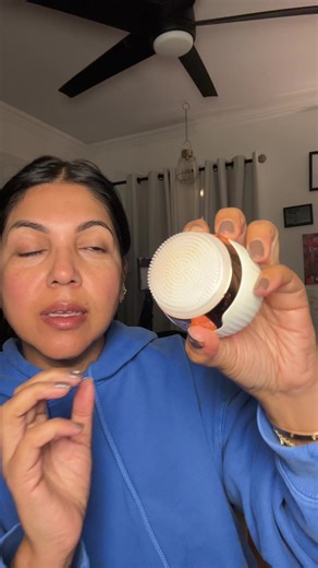 Cleansing Brush with Massage and Red Light Technology