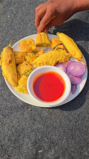 Stuffed Long Green Chili Pakoda 😍 Crispy Aloo Filling Snack! #Shorts