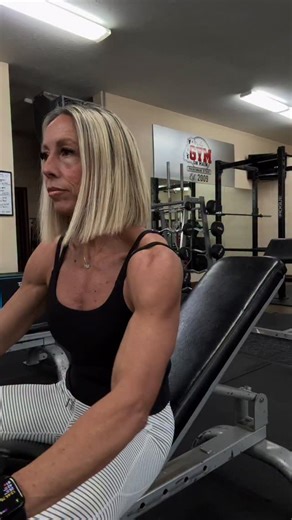 Maggie Topham on Instagram: "That’s 3.1% of your day. Less than 1/24 of your life today. And it gives you energy, confidence, strength, clarity, and pride that lasts ALL day. 💪✨ Show up. Do the work. Keep the promise to yourself. Walk out proud. Small window. Massive payoff. If you’re ready to start but don’t know how → drop QUIZ and I’ll help you get moving. 💛 #MidlifeStrong #KeepThePromise #MuscleOverMotivation #StrongAtAnyAge #MetabolicHealth #WomenWhoLift #HealthyHabits #ConsistencyWins #S