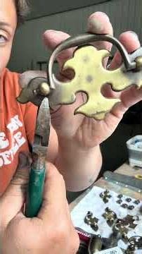 Here’s how I like to repurpose the outdated hardware #furnitureflip #diy #woodscraft #flipping