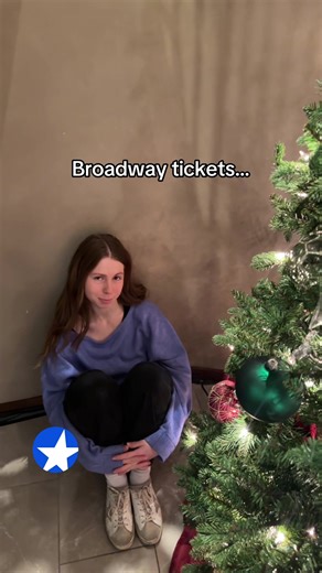 hint HINT… 😡 #broadwaybox #broadway #broadwaytheatre #holidays