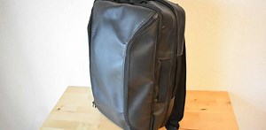 A4サイズもPCもすっぽり。もう手放せない、“本革”のその上をいくヴィーガンレザーのバックパック