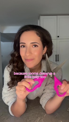 Effortless Cutting with Mom Scissors for Kids' Meals