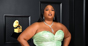 Lizzo Flaunts Weight Loss in Eye-Popping 2-Piece Fit