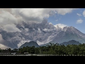 Kilometer-high ash clouds: Dangerous volcano “Merapi” erupts