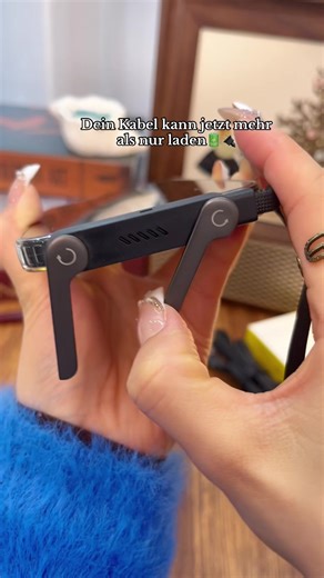Dieses 240W Schnellladekabel ist nicht nur extrem schnell - es dient auch als faltbarer Handy-Ständer! Perfekt für Videos, Calls oder Gaming, egal wo du bist. Robust, stylisch und kompatibel mit iPhone & Android. #laden #TechGadget #Handy #SmartLife #MustHave