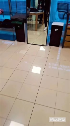 Retrobottega | Riccione on Instagram: "...anche i 2011 crescono a pane e RETROBOTTEGA nel fantastico SHOWROOM 😜💪💪💪🥰...che spettacolo ragazziiiiiiiiii vvbbbbbbbbbb"