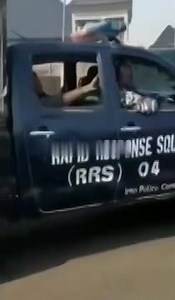 African cops roll by as one of their citizens gets beaten for stealing