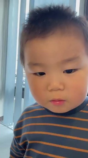 SUB) a 2 year and 5 month-old boy vents his honest feelings while waiting for an injection