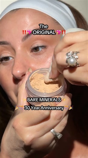 bareMinerals on Instagram: "@roseandben is showing us all the ways to wear our iconic Original Loose Powder—minimally made with only 5 clean ingredients. ✨ Time to SWIRL, TAP & BUFF! #bareMinerals"