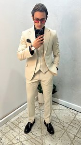 Comment porter un costume beige 3 pièces en 3 différents styles. #outfit #menwithclass #fashion #fashionstyle #menswear #menstyle #menfashion #mensfashion #suit #suits | Styledz