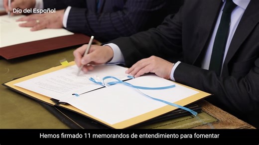 El español es una lengua global con más de 600 millones de hablantes en 2025. Desde el Ministerio de Asuntos Exteriores, Unión Europea y Cooperación de España celebramos el #DíaDelEspañol reafirmando nuestro compromiso con su promoción en el mundo. | Ministerio de Asuntos Exteriores, Unión Europea y Cooperación de España