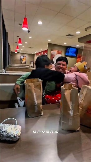 Siblings met their big brother after years...🌟👏🏽