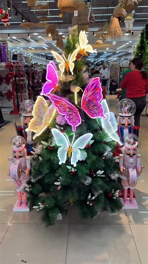 Super Lida on Instagram: "Mariposas 🦋 para tu árbol #navidad #mariposas #arbol #decoracion #casa"