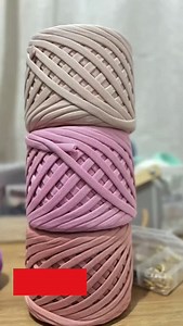 129 reactions | Descubre el arte de emprender con Trapillo desde casa臨殺 No requieres de experiencia ni conocimientos previos para iniciar, nosotros te enseñamos todo desde cero #crochet #tejidoscrochet #bolsosentrapillo #crocheteras #crocheteras #bolsoentejido #tejedoras #trapillo #bolsospersonalizados #crochetaddict #bags | Mundo Artesanal | Facebook