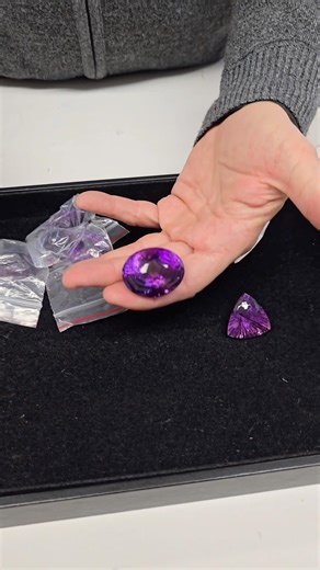Stunning concave-cut amethyst! Find the full unboxing on YouTube (lineagem) #preciousstones