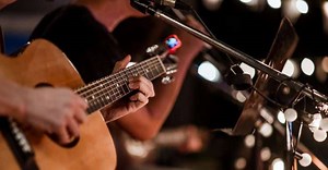 What Is Acoustic Music? With 9 Top Examples & History - Music Industry How To