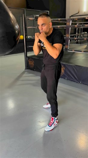 Crossing your feet while boxing can lead to a loss of balance and mobility, making you vulnerable to attacks. Proper footwork ensures you maintain a strong, stable stance, allowing quick movement and effective defense. Keeping your feet in the correct position also helps generate power in your punches and prevents you from tripping or stumbling. Maintaining disciplined footwork is crucial for both offense and defense in boxing. #world #boxing #family #selfdefence #fitness #boxingtraining #boxing