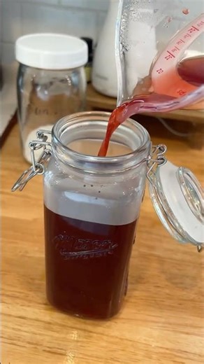 “Don’t Throw Away Strawberry Tops… Do THIS 🍓
