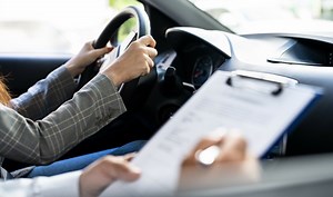 Permis de conduire : les erreurs à ASBOLUMENT éviter pour réussir l’examen !