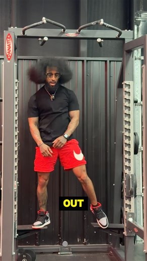 Big Yella | Fitness Influencer on Instagram: "FITNESS TIP: I can do about 20 hanging leg raises with ease so, to bring back that challenge & intensity I use to feel trying to hit just 10 I had to add a dumbbell for extra weight. Now how would I know when it’s time to progress to a 20lb dumbbell? Simple, when I am able to hit 20 leg raises with ease with that same 10lb dumbbell. My goal is to make these abs and obliques pop more and to get that V taper look 🦍💪🏾 #fitnesstipsdaily #ﬁtnessjourney